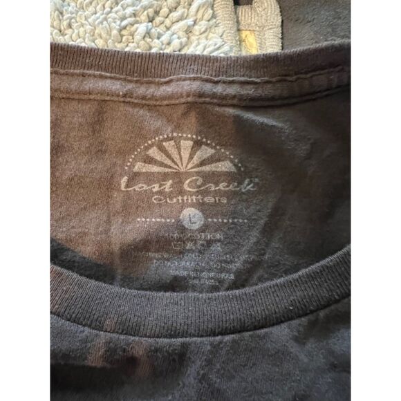 Last Creek Outfitters Women's T-Shirt in Size Large - Picture 3 of 3
